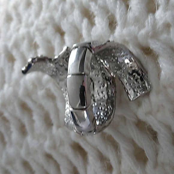 Beautiful Ring NWOT/ Nickle free - Picture 3 of 5